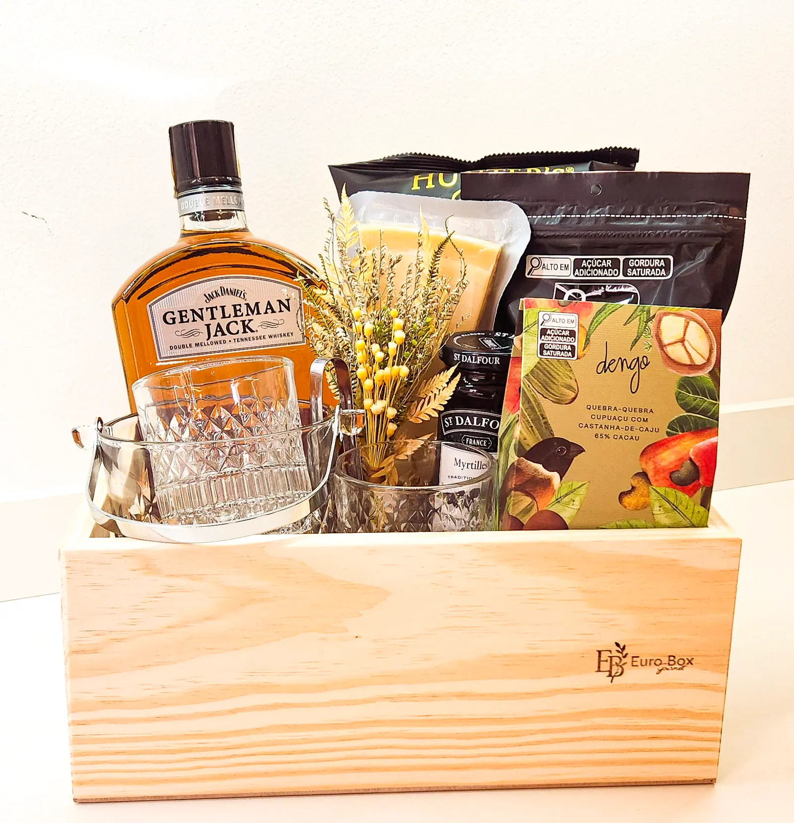 Cesta Cesta Luxo EuroBox Gourmet — Sofisticação em cada item.