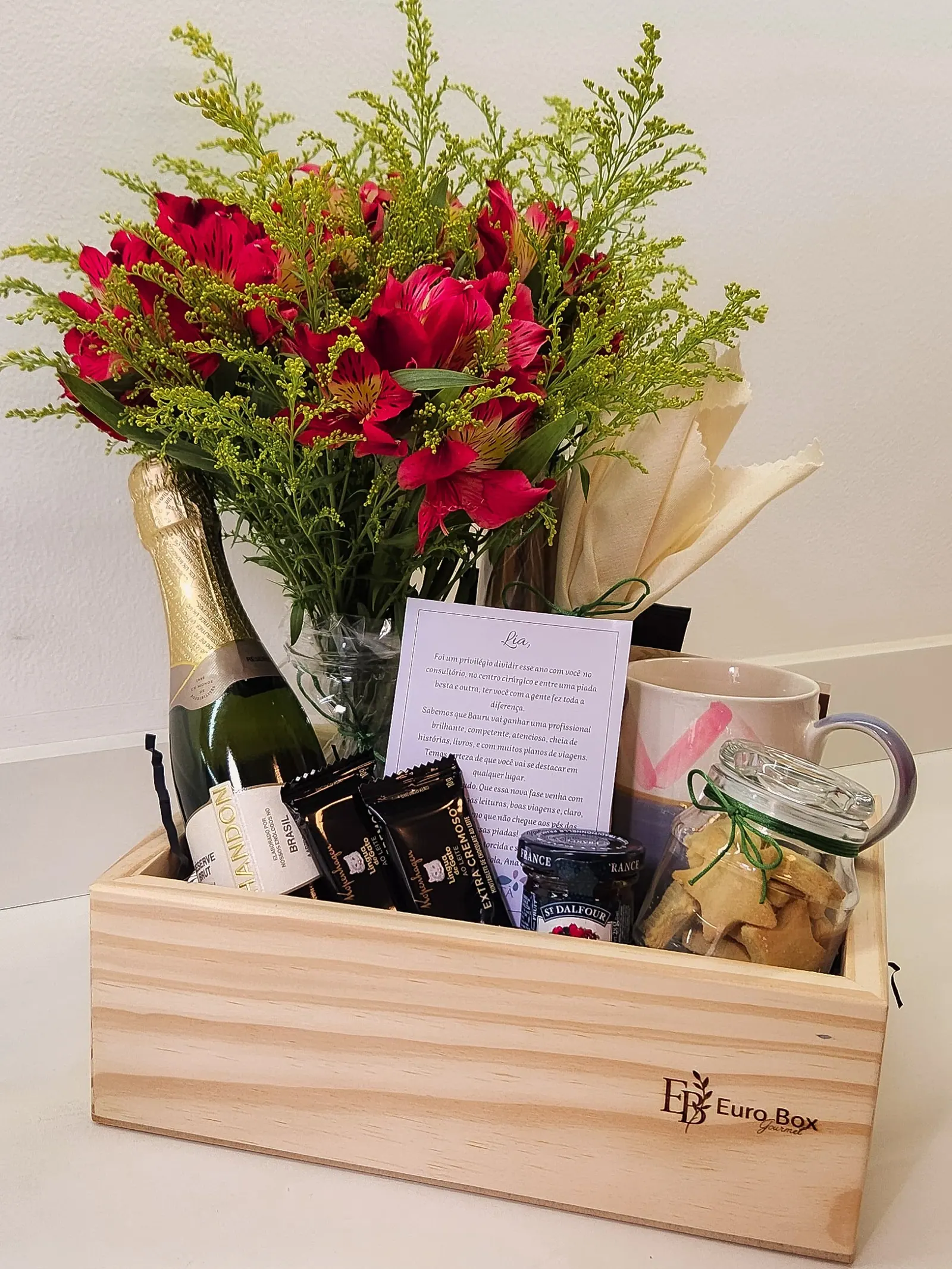 Cesta Cesta Premium EuroBox Gourmet — Sofisticação em cada detalhe.