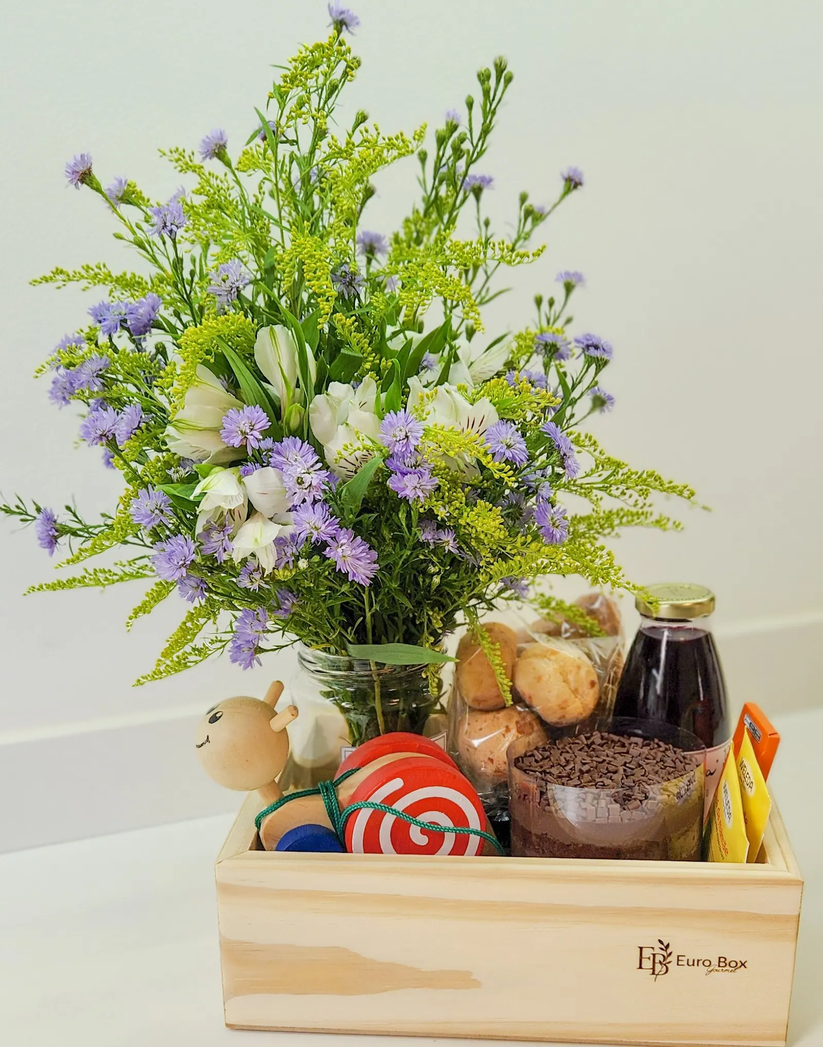 Cesta Encanto EuroBox Gourmet — Beleza em cada detalhe.